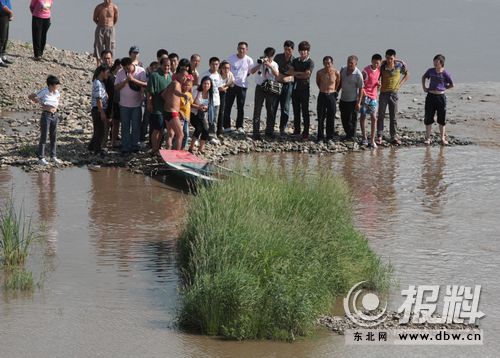 (庄文斌 记者 路云强 杨禹) 7月7日中午,牡丹江市三名小学生在铁岭河图片