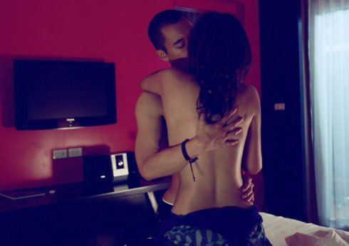 女明星<em>沐浴</em>照曝光 范冰冰傲人三围PK裸露徐静