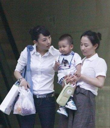 明星孩子干妈干爸曝光 赵薇女儿称陈坤干爹-赵