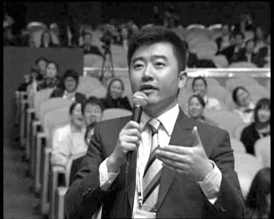 央视主播芮成钢提问奥巴马 代表亚洲引热议-