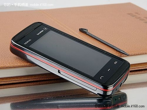 小巧玲珑娱乐机 诺基亚5530仅售1380元-诺基