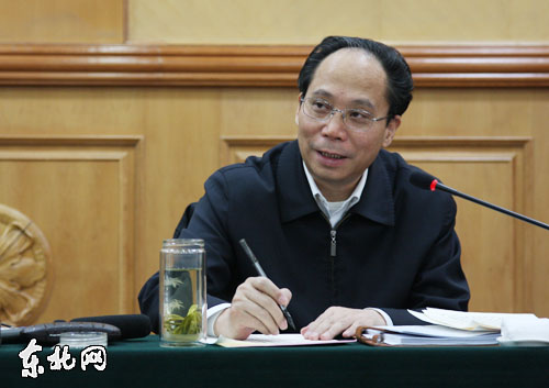 吉炳轩参加齐齐哈尔代表团审议强调心无旁骛谋发展