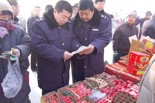 安达工商局加强对烟花爆竹市场监管