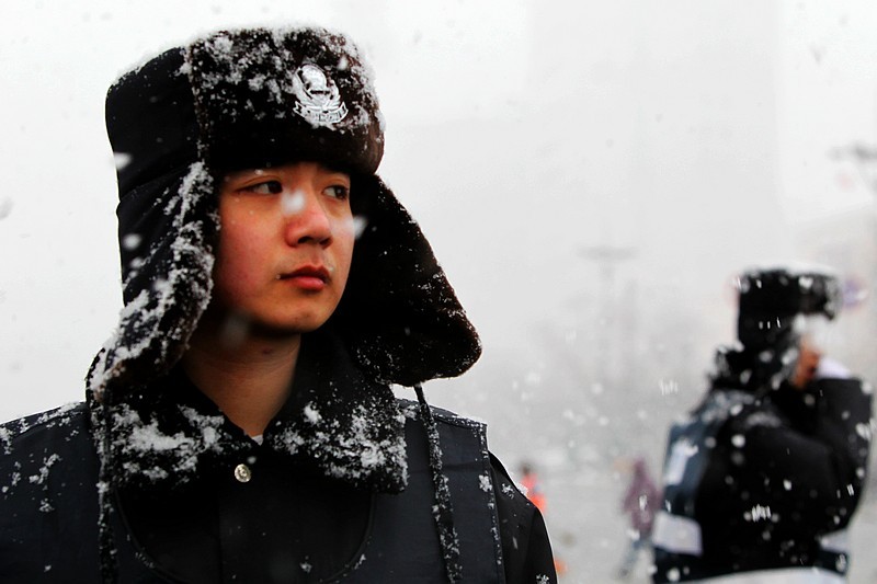 风雪中哈尔滨交警手势照样有范儿-交警-平安