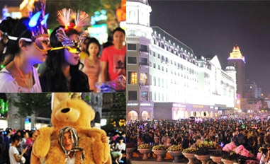 美赌场打性感牌揽客 女员工只<em>穿胸衣</em>和丝袜(图