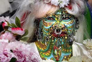 美赌场打性感牌揽客 女员工只<em>穿胸衣</em>和丝袜(图