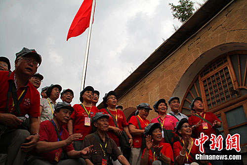 观看红色剧 红二代聚延安忆峥嵘岁月(图)