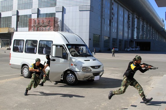 吉林省公安厅悬赏10万元缉捕两名a级通缉犯-通缉犯-平安龙江