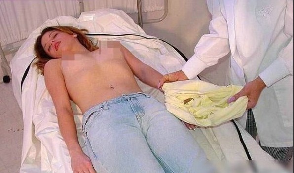 惊爆!给全裸\女尸\更衣全过程(组图)