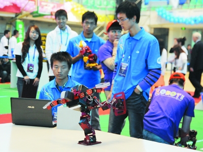 首届中俄大学生机器人创新大赛在哈工大举行-