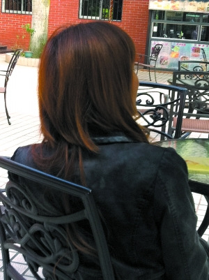 丈夫性能力下降后疑妻子外遇 看性虐片子如法