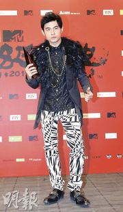 周杰伦死口不认相恋昆凌 在母亲面前最萌(图)_