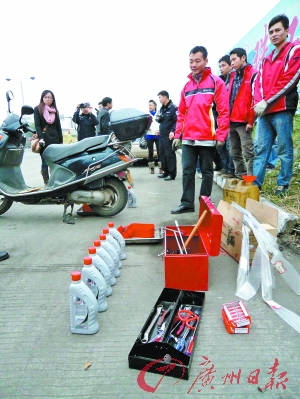 订票难:订票电话34次打不进 网购总提示请重试