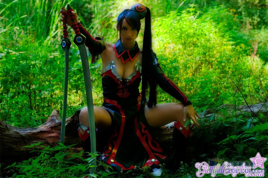 双刀女剑客+韩网游优胜cosplay美图赏析