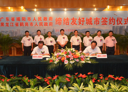 鹤岗电视台新闻联播图片