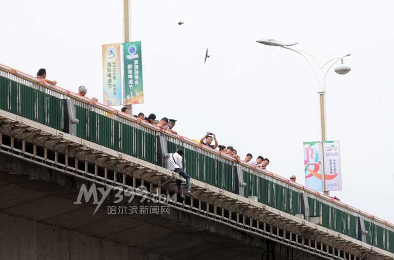 坚在石头上猜成语(2)