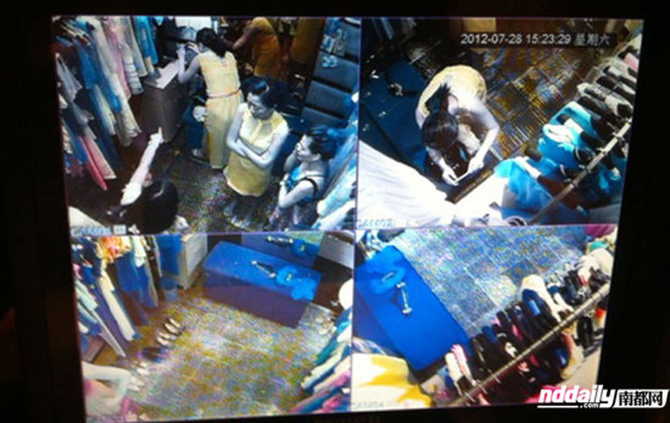  女 顾客 试衣 全程被 摄像头 拍下(组图)-女顾客|试