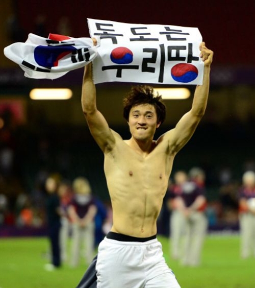 韩国驻日领事馆被砸 日本八城市抗议李明博登