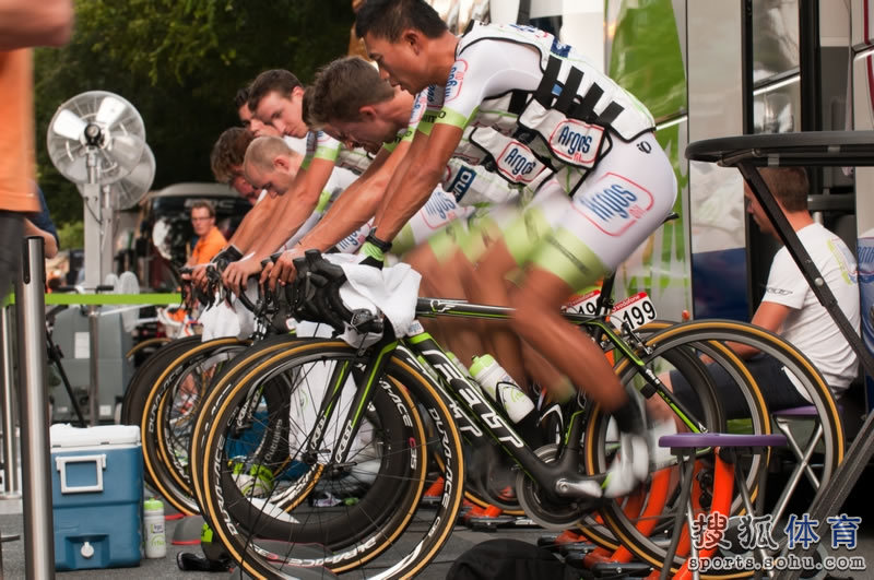 高清:环西班牙自行车赛开幕 中国车手首度亮相