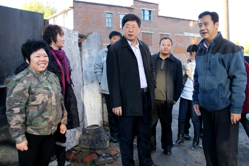 鹤岗市市委书记杜吉明与基层群众代表谈民生