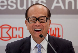 英国<em>4岁姐姐训3岁弟弟</em>要其坚强-英国-东北网