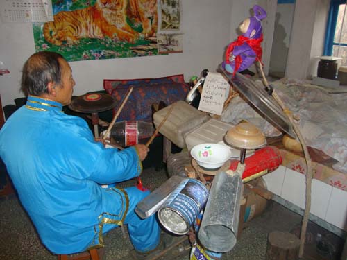 自制的清洁剂更便宜,对地球更友好.