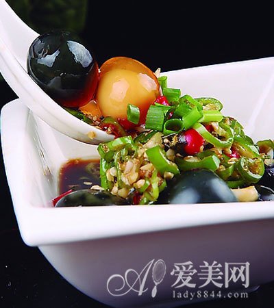皮蛋含铅多吃易中毒 加点醋可防毒-中毒,多吃,