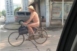 漳州一公园内现 中<em>学生</em>舌吻 雕塑 作者称只是亲