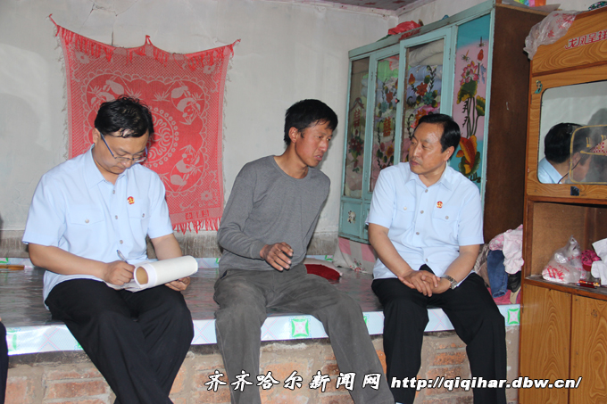 甘南县法院法官借钱给当事人看病解燃眉之急