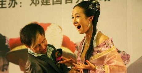 世界上最露的<em>胸罩</em>_组图:脱衣舞娘万提斯热辣表