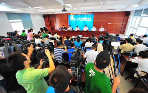 厦门通报公交起火事件情况:车上15名学生7名受