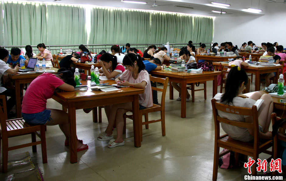 武汉高校女生\战高温\