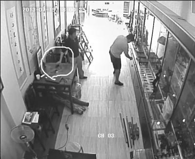 车猫链子证书猜一成语