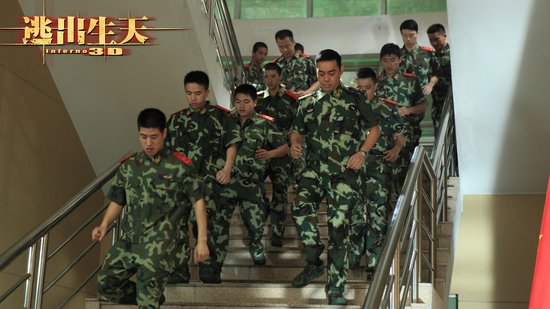 《逃出生天3D》曝刘青云制服造型 遭古天乐吐