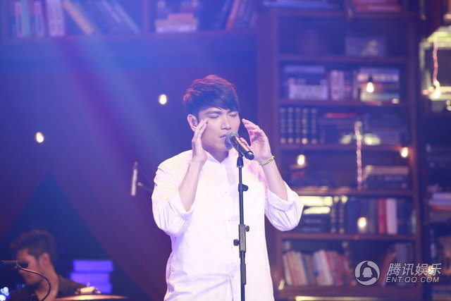 杨宗纬开唱要歌迷夸他帅 自曝低潮期想做服务