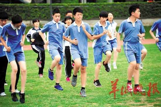 深圳新规引议 中考体育分不打折学生体质就提
