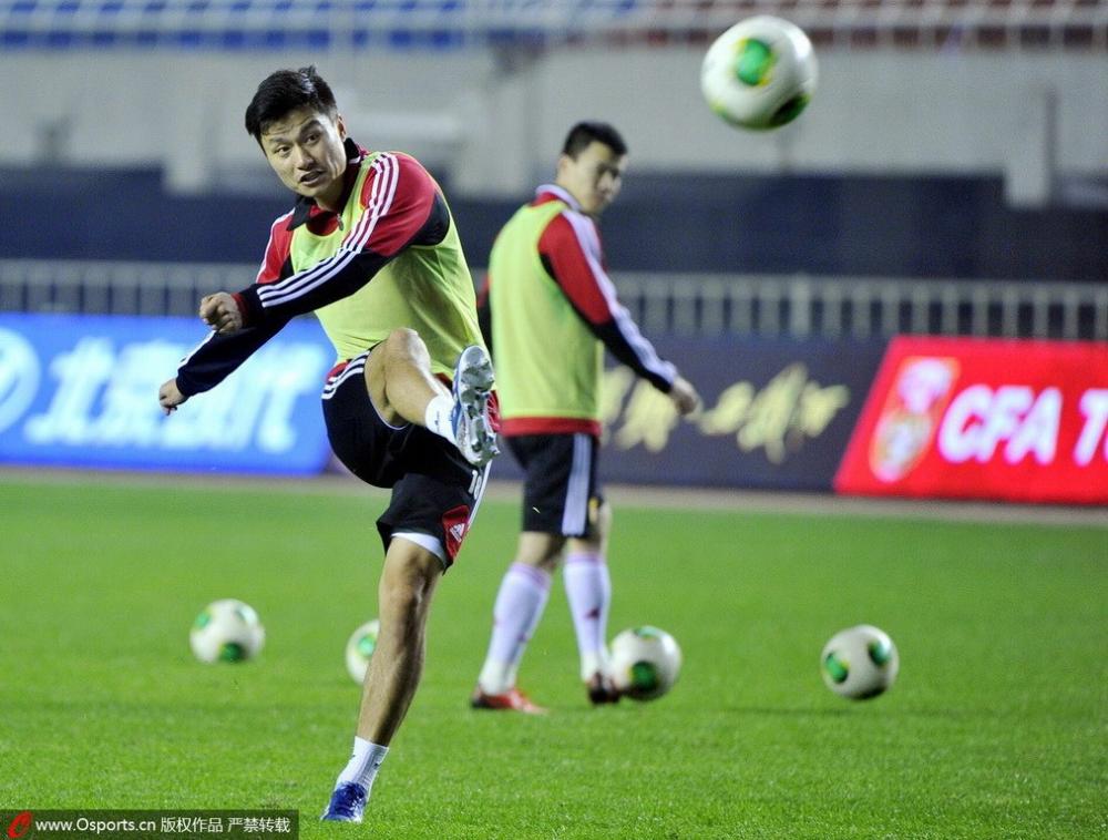 国足亚预赛备战印尼 众将练射门-射门|于大宝|赵
