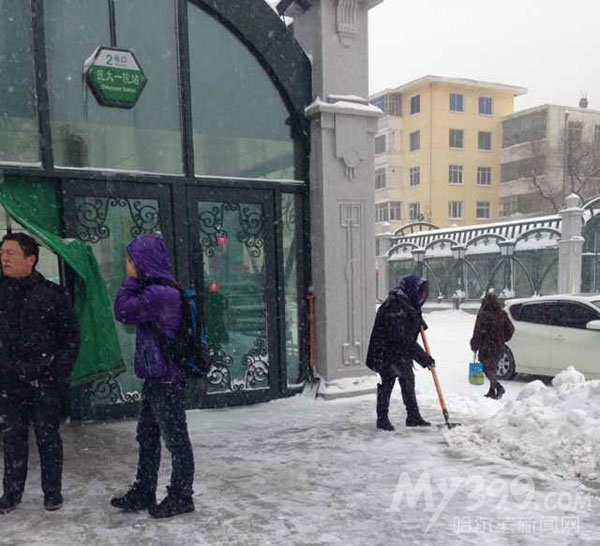 哈尔滨地铁沿线居民上班弃私家车 改乘地铁上