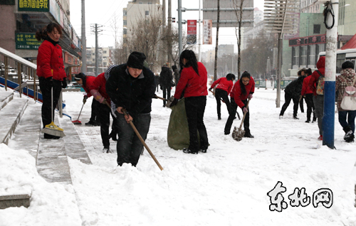 全省各地积极应对暴雪天气清雪工作有序开展-