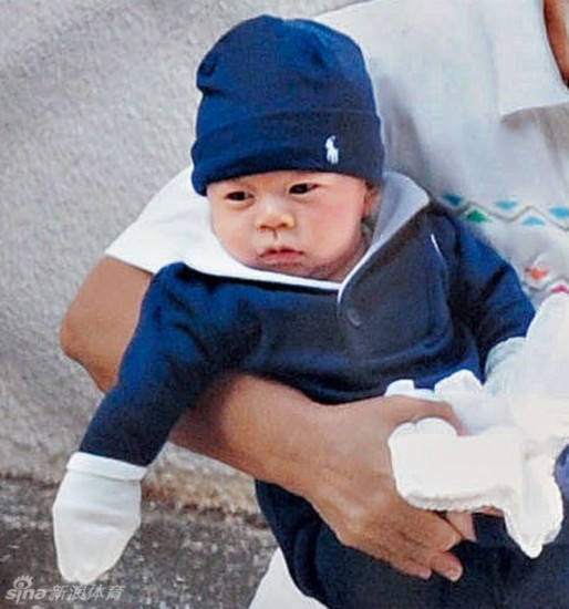 <em>郭晶晶</em>霍启刚宝宝<em>照片</em>曝光 不适应<em>生活</em>搬出豪