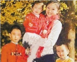 张艺谋非婚生育引关注 抚养费2百亿去了哪(图