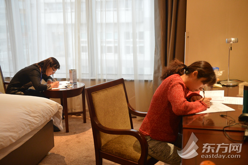 抢电话、排队发传真72小时无网络无手机 裸编