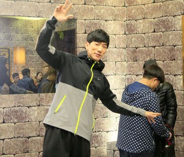 张亮拒受访惹怒媒体 道歉 回北京请吃麻辣烫