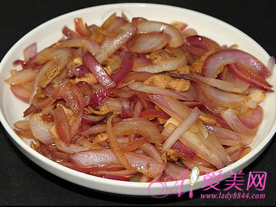 猪肉+洋葱滋阴润燥 猪肉搭配7种果蔬营养好的图片 第2张