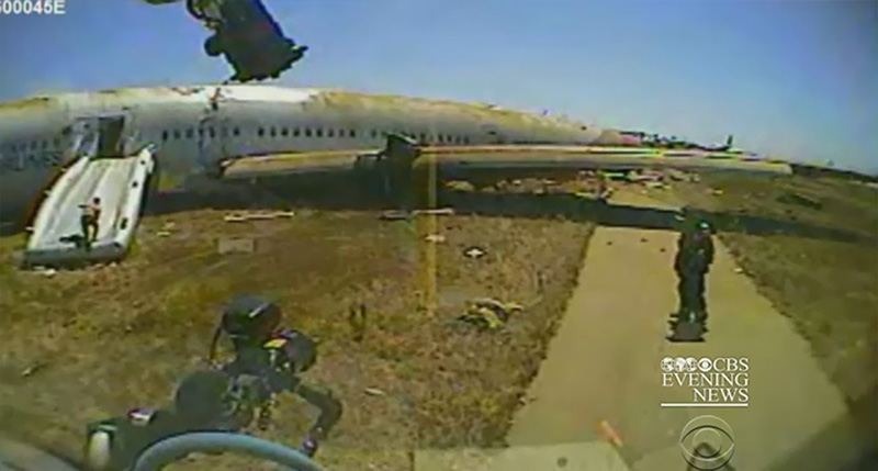 韩亚空难现场救援视频曝光 中国女生被碾压致