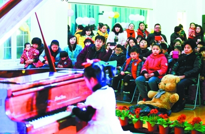 4岁半孩子钢琴比赛获一等奖 家长花3万多元为