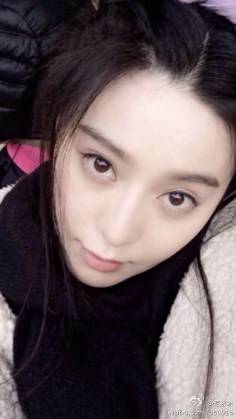 范冰冰晒美照皮肤白嫩 自曝视力超好(图)-范冰