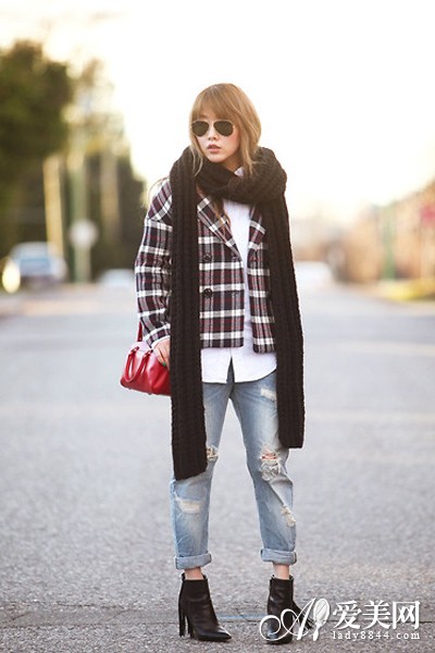 破损牛仔裤百变搭 穿出街头潮味范-牛仔裤,破洞