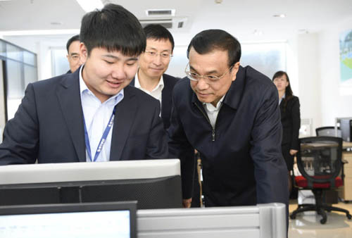 李克强沈阳考察小额贷款公司:我想听建议 大胆