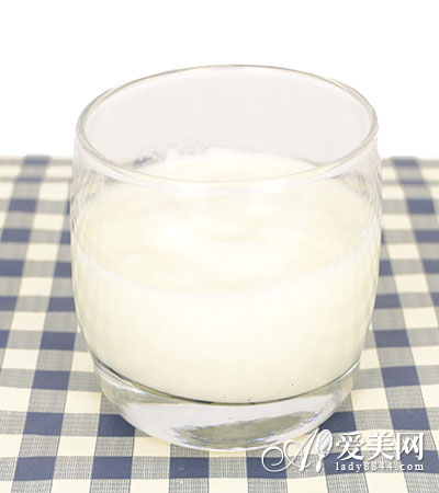 每天喝多少酸奶合适? 喝酸奶的15个健康常识的图片 第2张